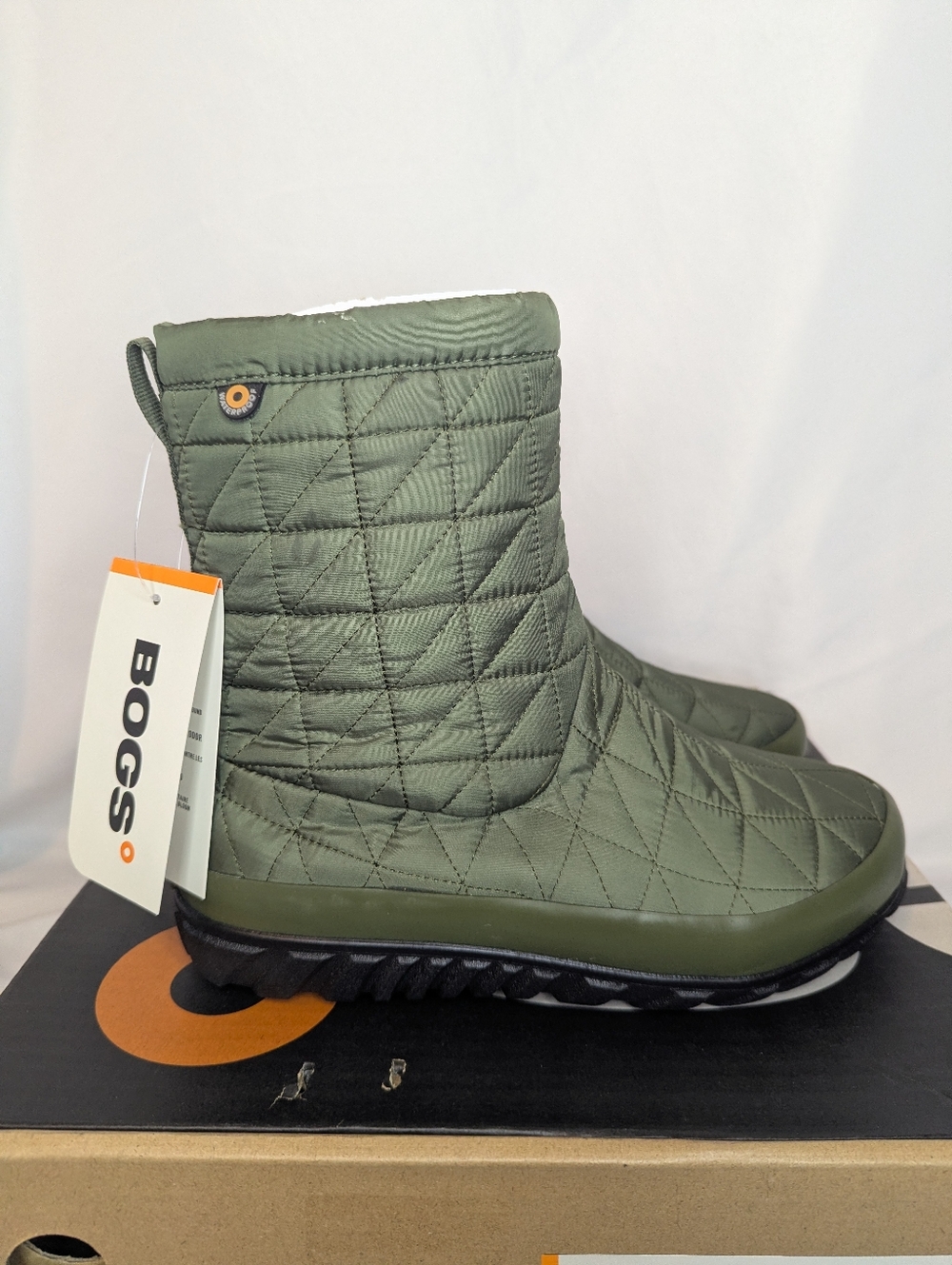 NIB Bogs Snowday II Mid Waterproof Boots Women's Size 6
